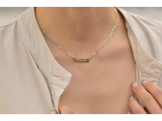 Златно колие с плочка и гравирано име
